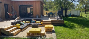 Agréable villa neuve orientée vers la nature et le couché de soleil!